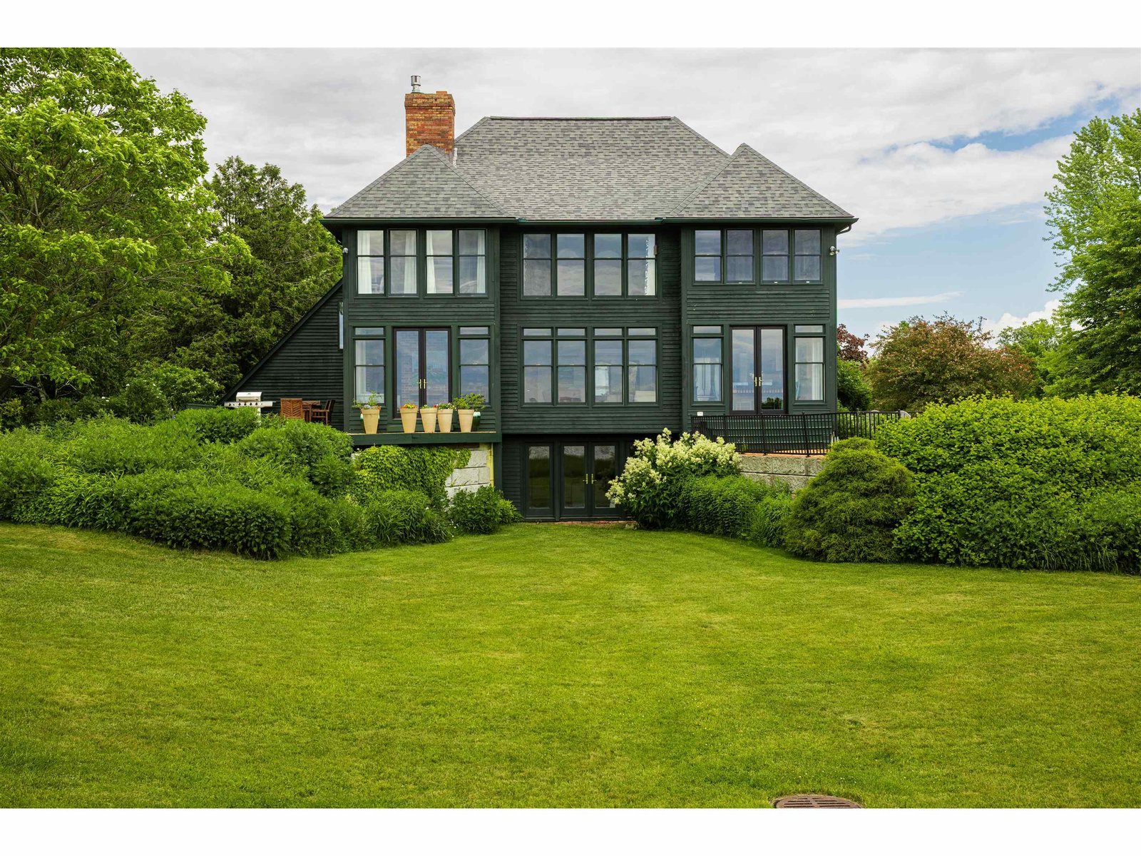 1163 Thompsons Point Road, Charlotte