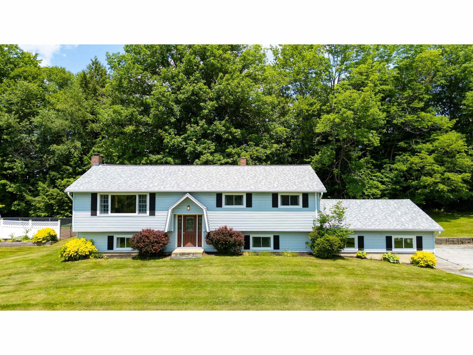 863 Perry Hill Road, Waterbury
