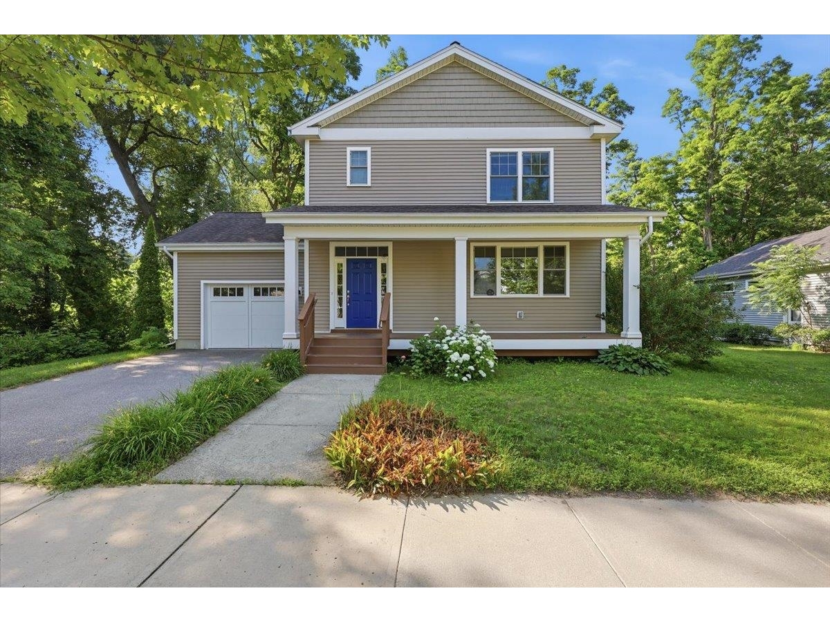 25 Staniford Farm Road, Burlington