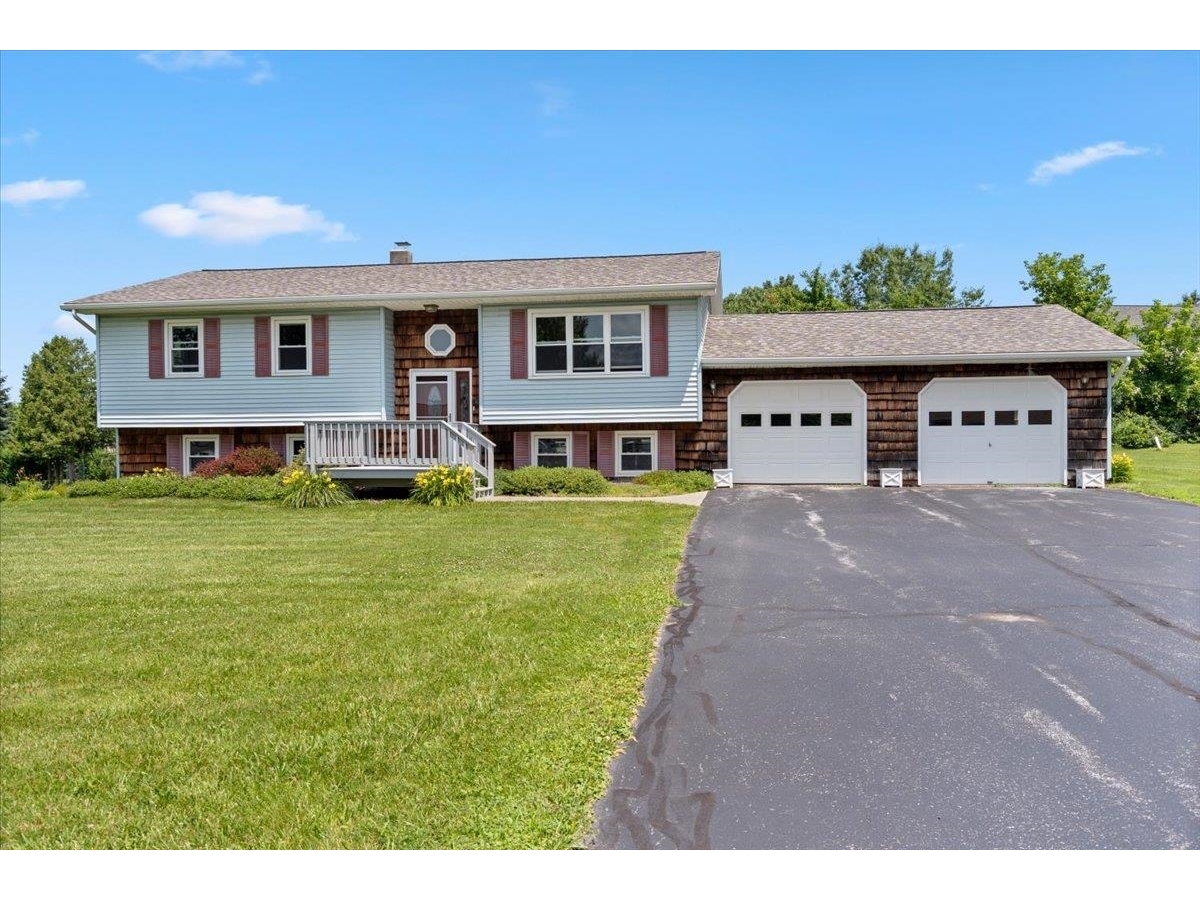 17 Meadowbrook Lane, St. Albans Town
